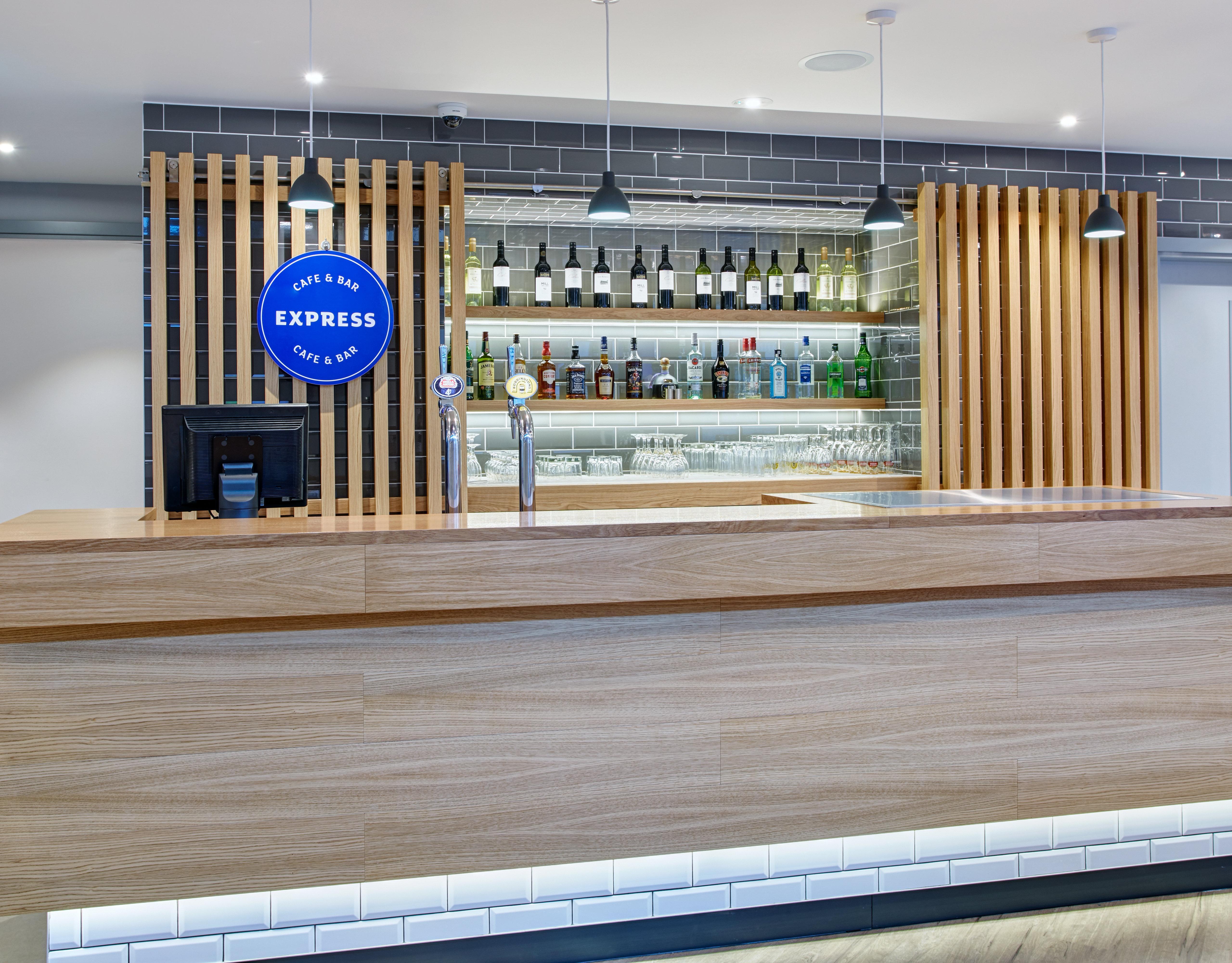 Holiday Inn Express London-Ealing, An Ihg Hotel Exterior foto